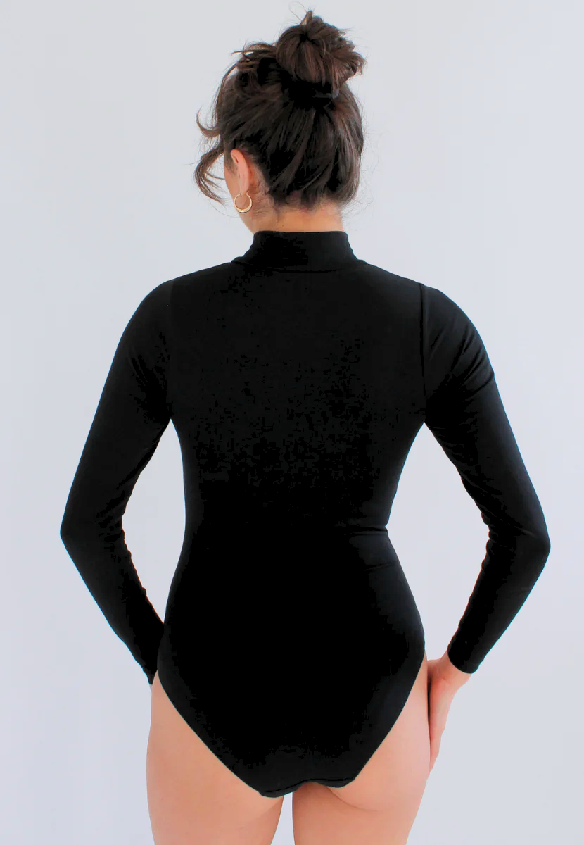 https://pantee.co.uk/cdn/shop/files/organic-cotton-turtleneck-bodysuit-black-back.png?v=1710450687&width=830